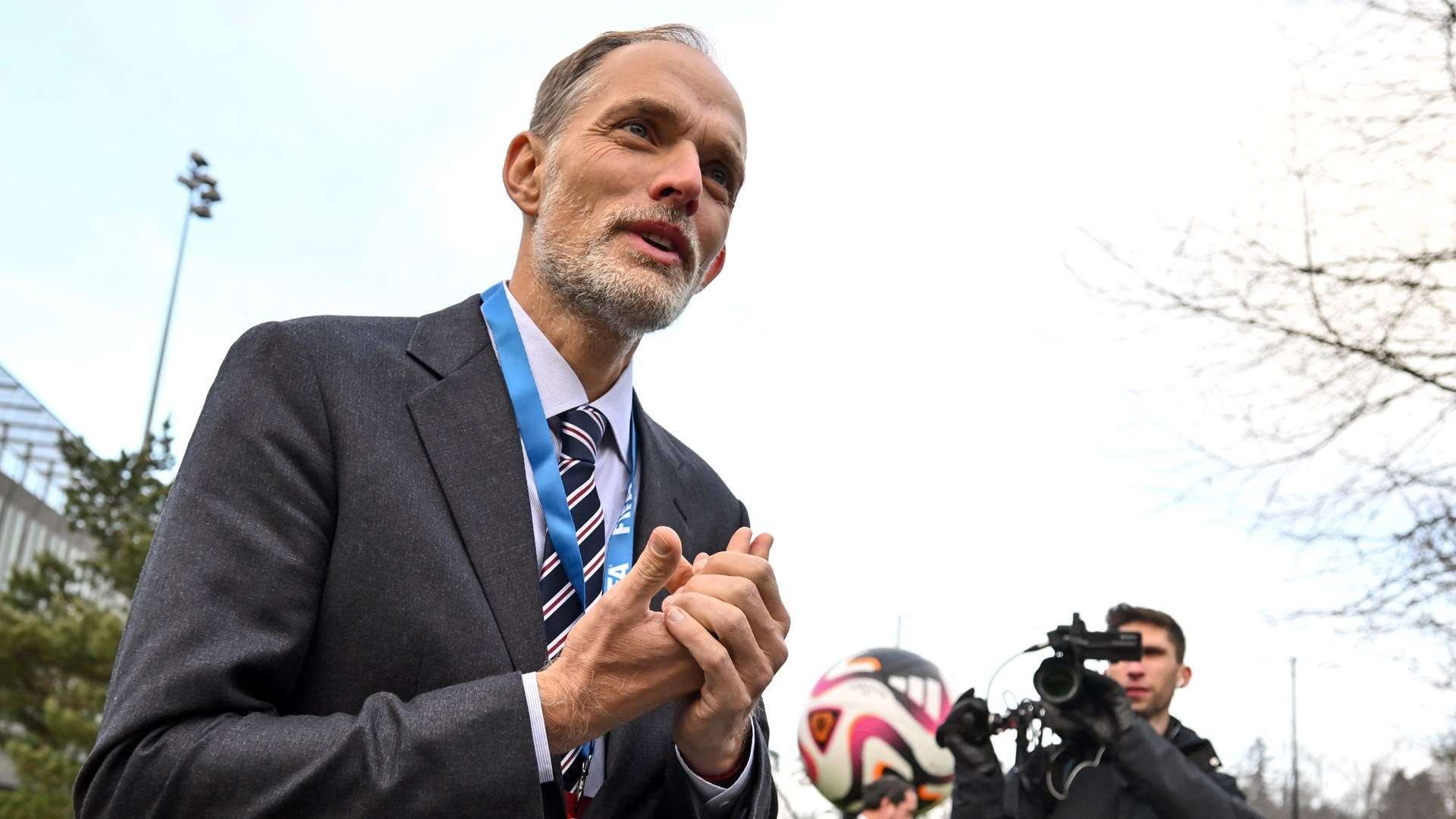 成功签下了 成功签下了